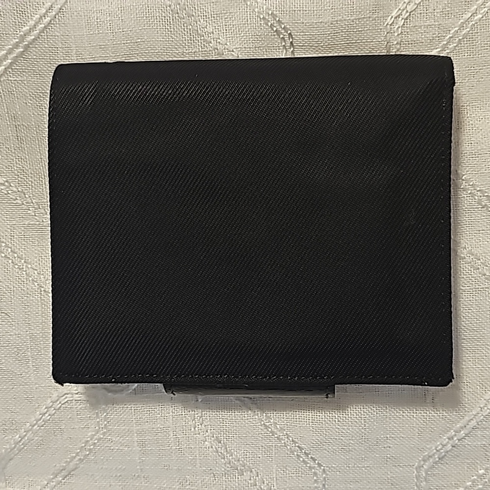 Authentic BVLGARI Wallet Unisex - Picture 12 of 13